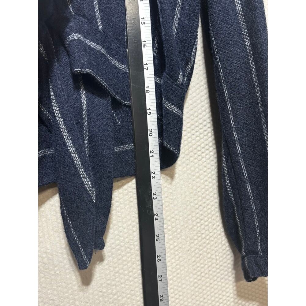 Cloth & Stone Anthropologie Navy Stripe Tie Front Top Size Medium Long Sleeve - Picture 8 of 9
